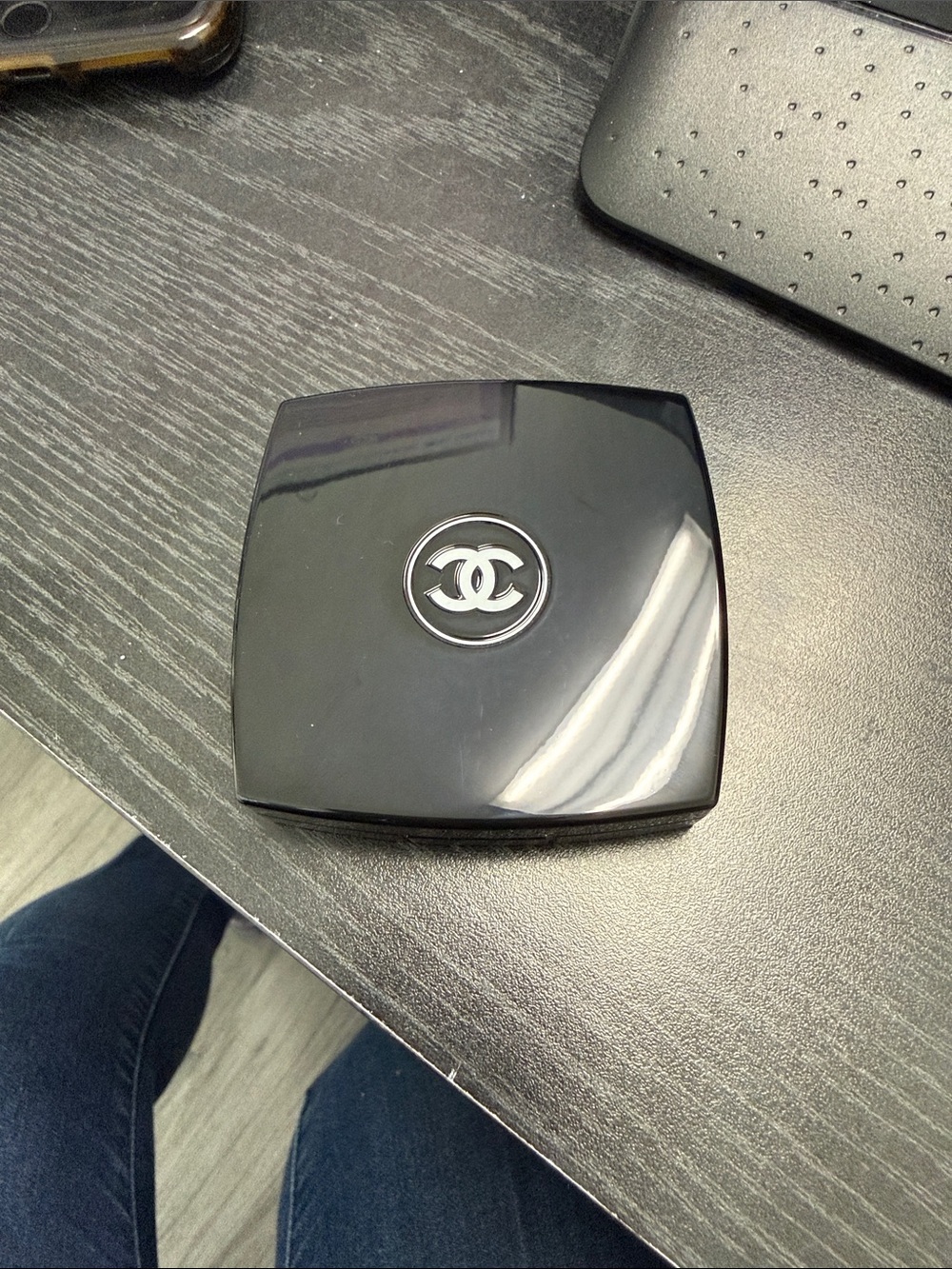 CHANEL Les 4 Ombres Eyeshadow - 302 Première Éclosion - Picture 2 of 4